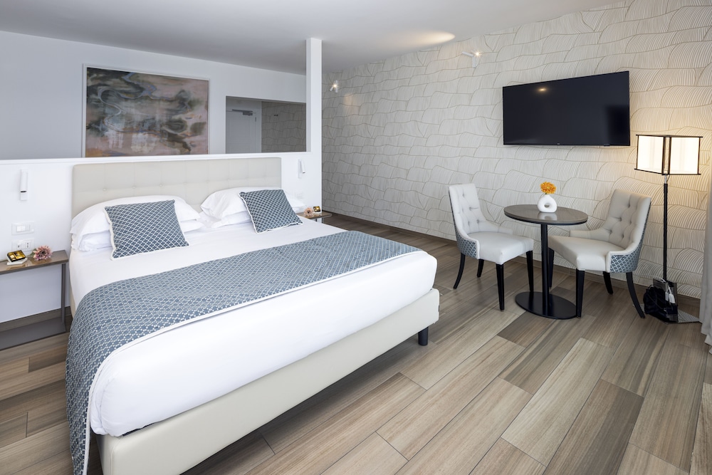 Junior Suite, Queen Bed, Sea View, Terrace