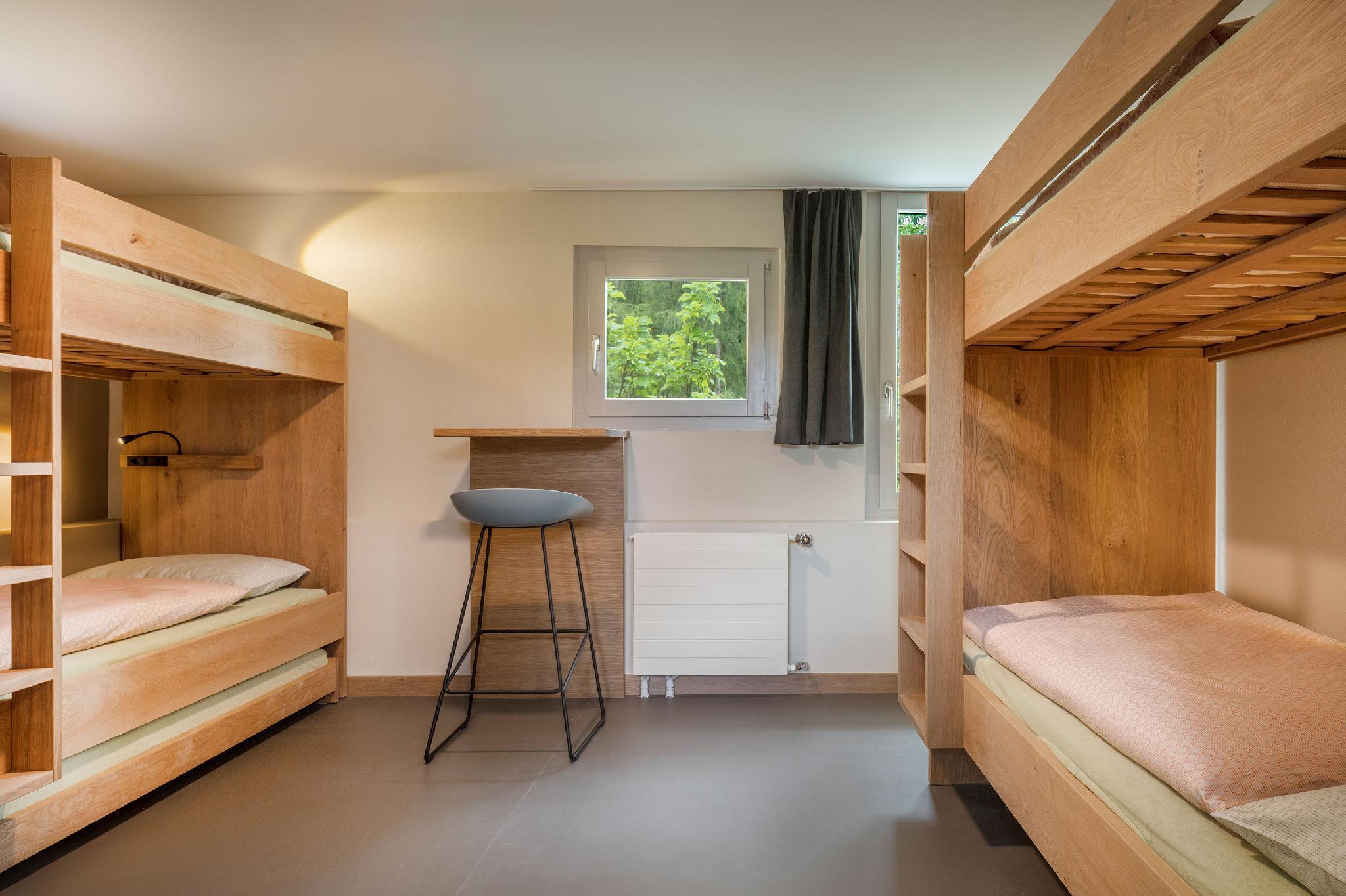 Mixed Dorm, 4 Beds, Shared Bathroom