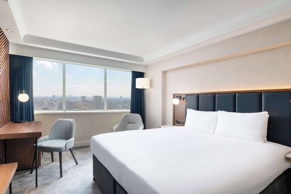DELUXE, KING BED, HIGH FLOOR