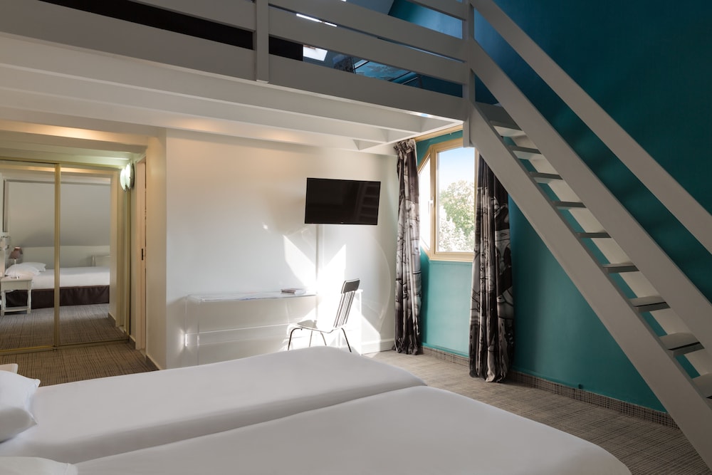 Hotel the Originals City Rueil Centre 24/67