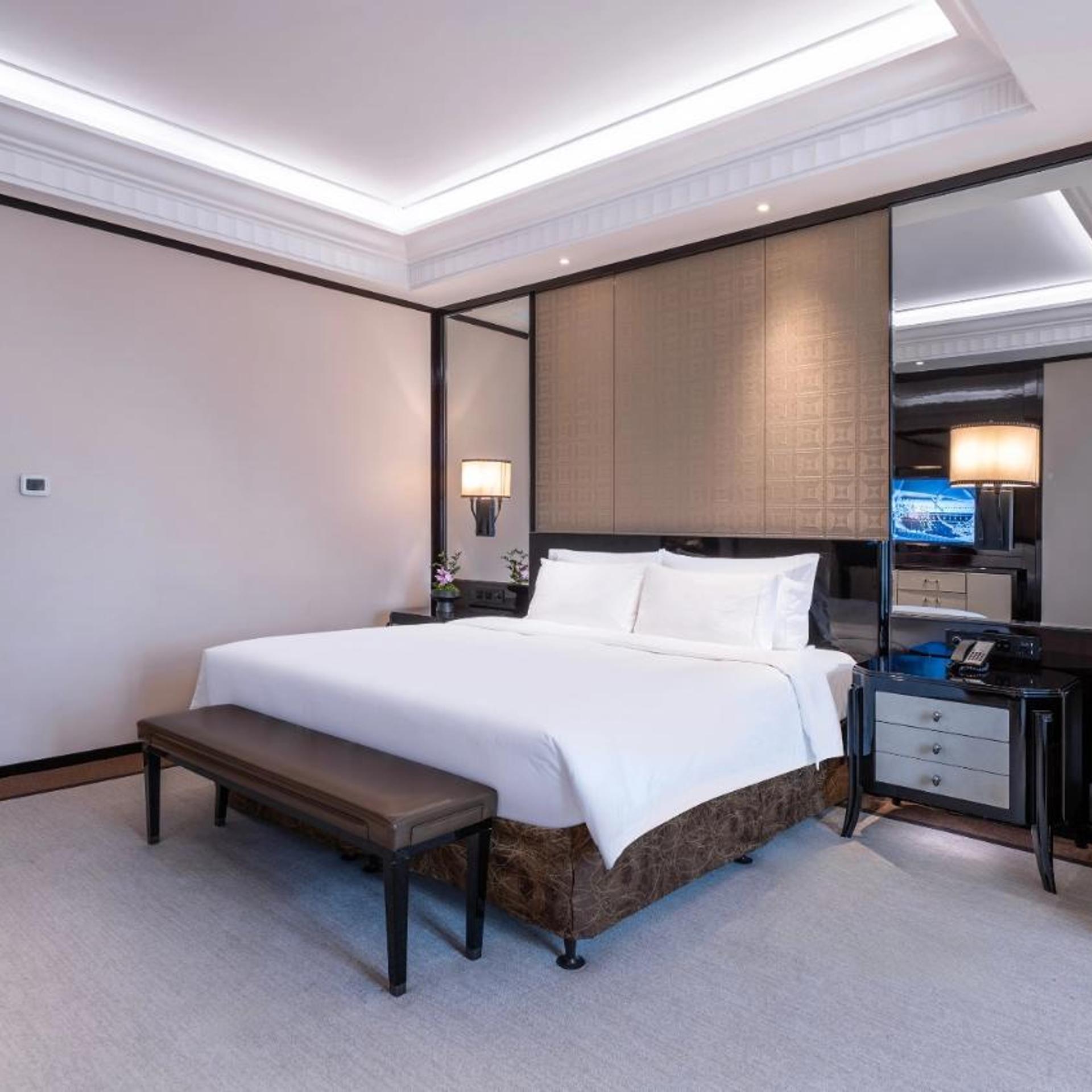Executive, King Bed, with View, Building a