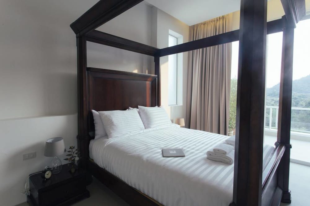The Peak Residence photo5