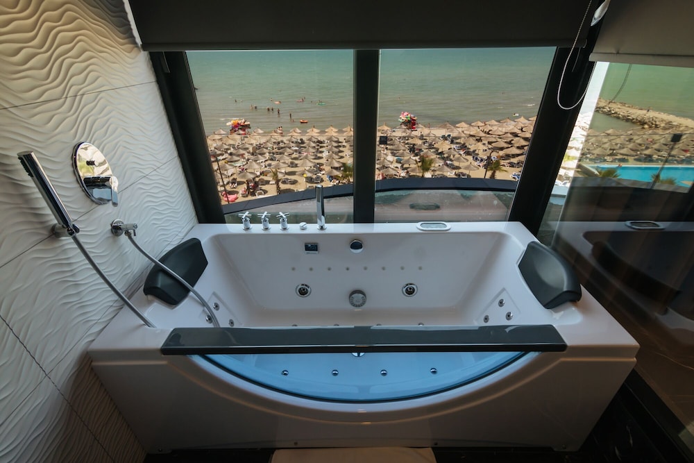Brilliant Hotel & SPA Golem 41/43