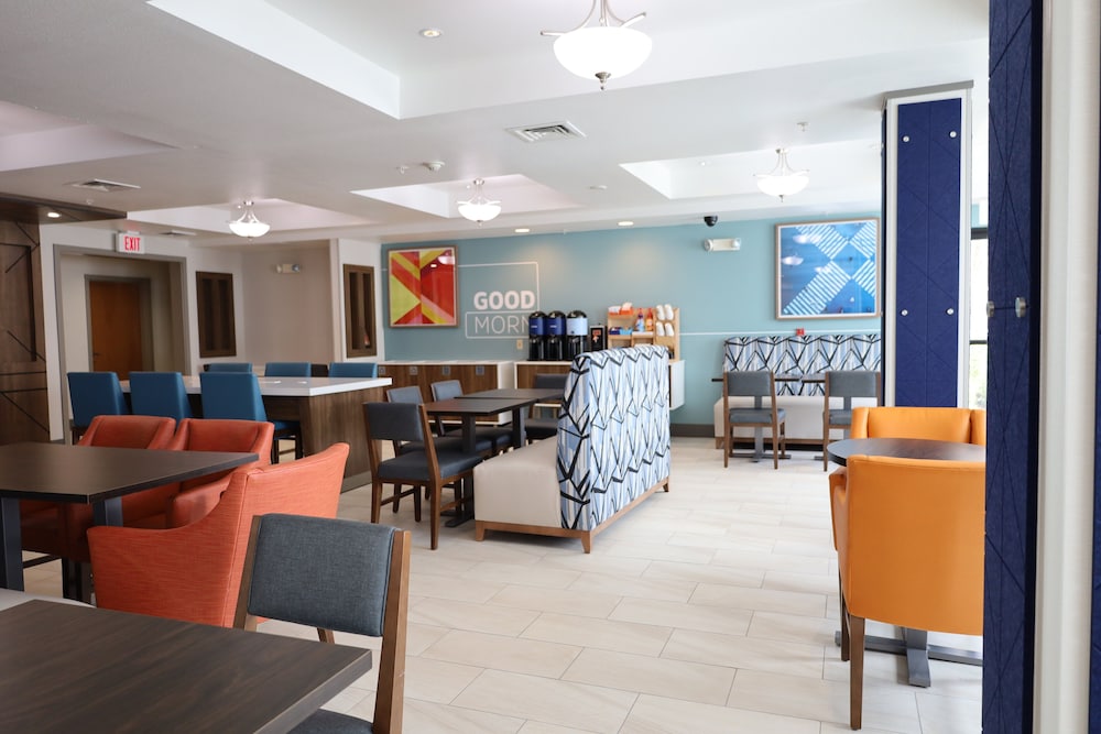 Holiday Inn Express Hotel and Suites Vancouver Mall/Portland Area 51/71