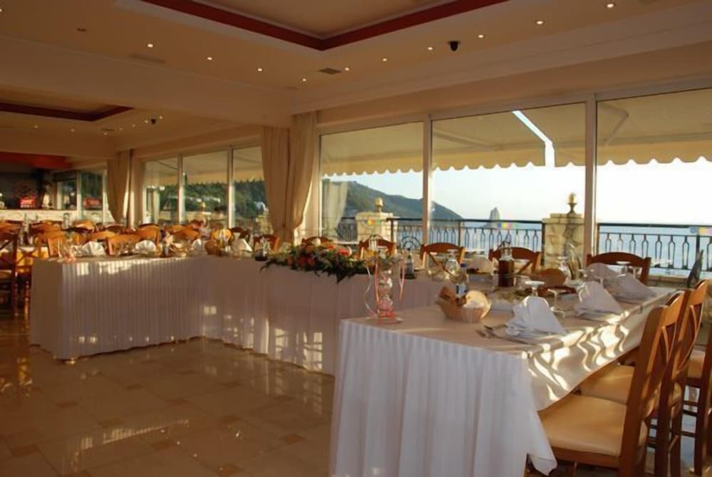 Aloha Hotel 12/30