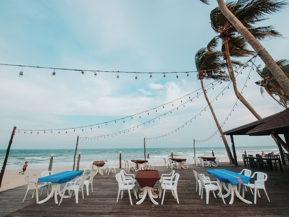 Nana Beach Hotel 70/80
