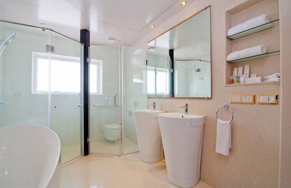 White Pearl Suites by Rosetum 29/62