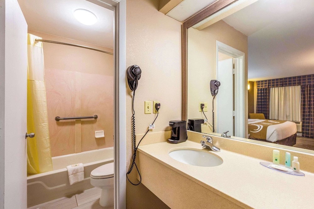 غرفة قياسية بسرير كينج، Quality Inn Quincy Tallahassee West FL 5/7