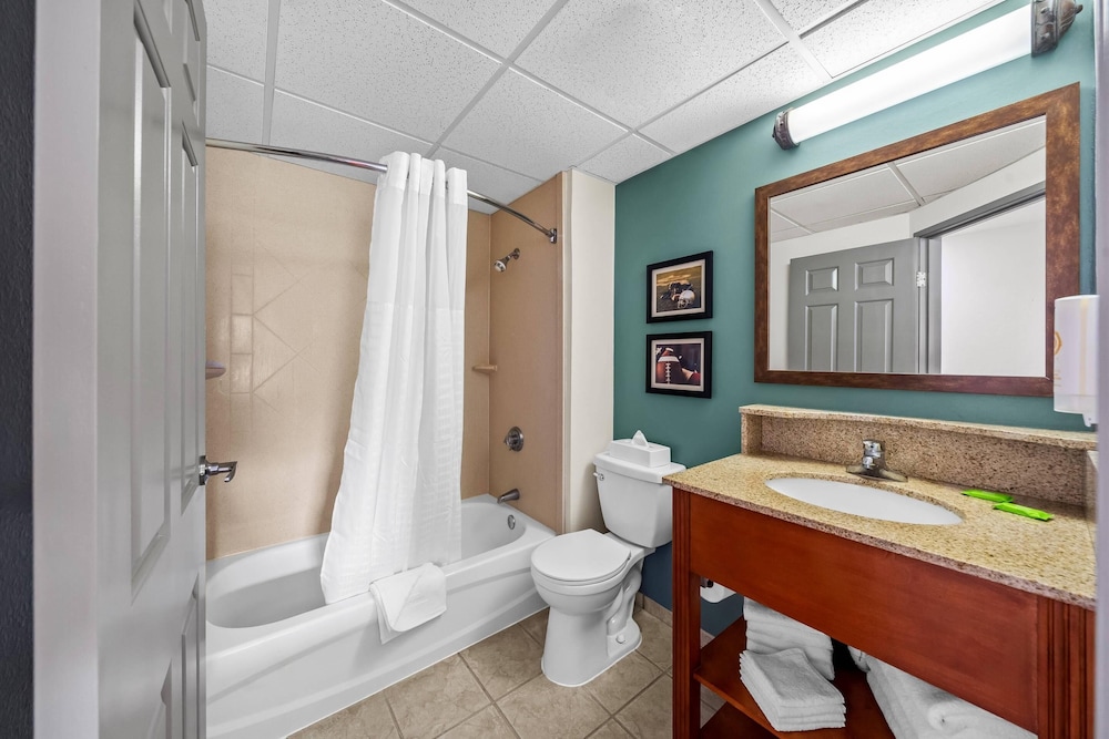 MainStay Suites Foxboro - Mansfield 37/37