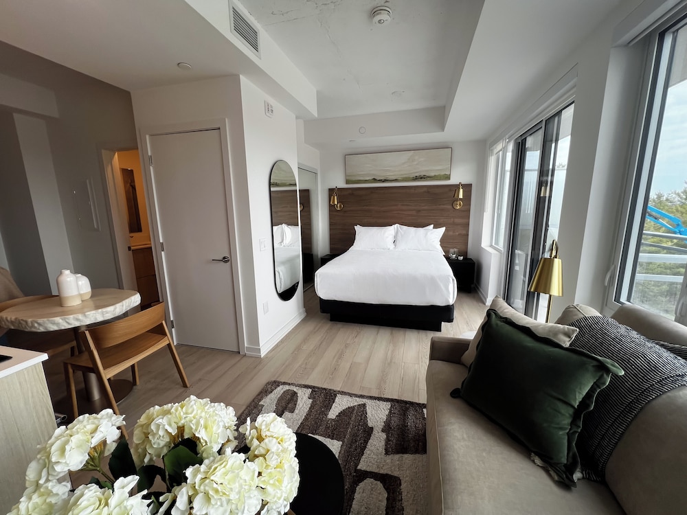 Studio, Queen Bed, Resort View، Muskoka Bay Resort 2/3