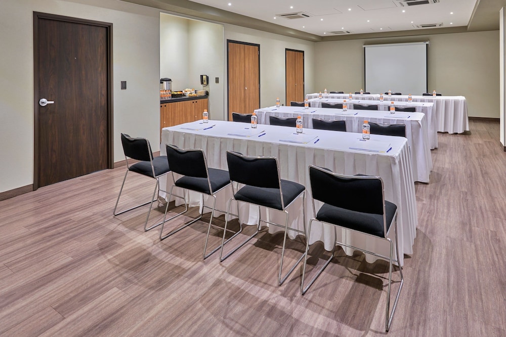 City Express by Marriott Guaymas 53/58