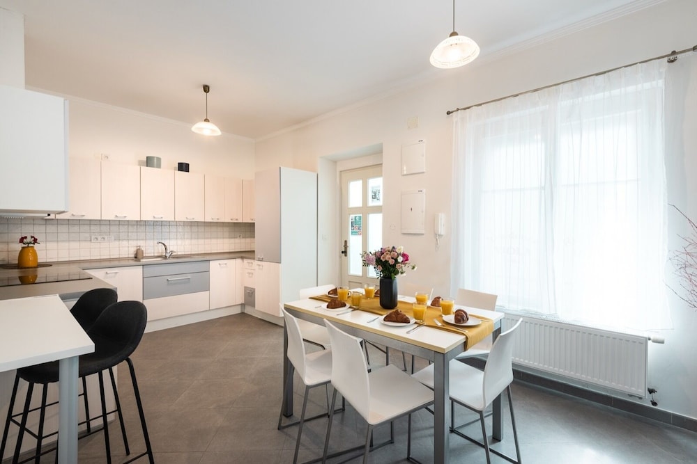Hybernska Apartments 43/50