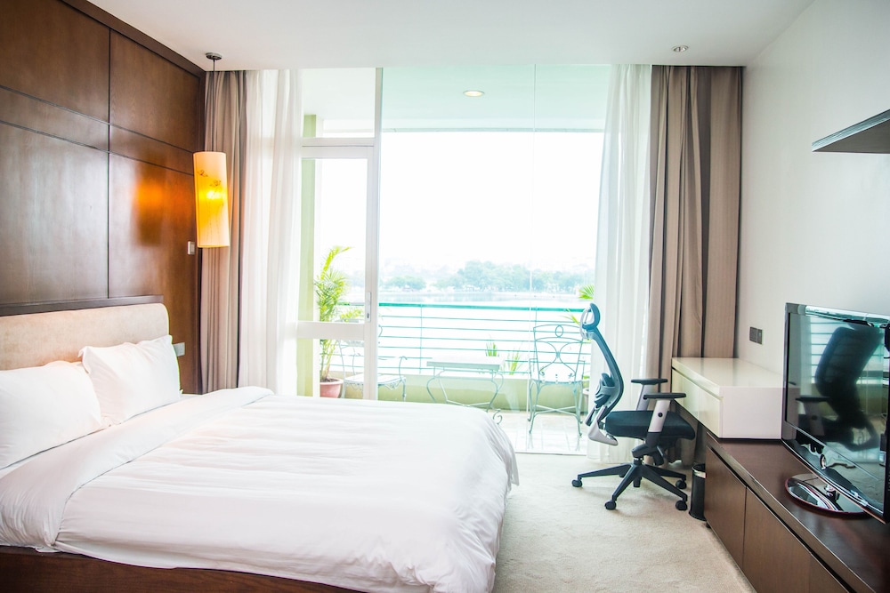 The Hanoi Club Hotel Lake Palais Residences 15/61