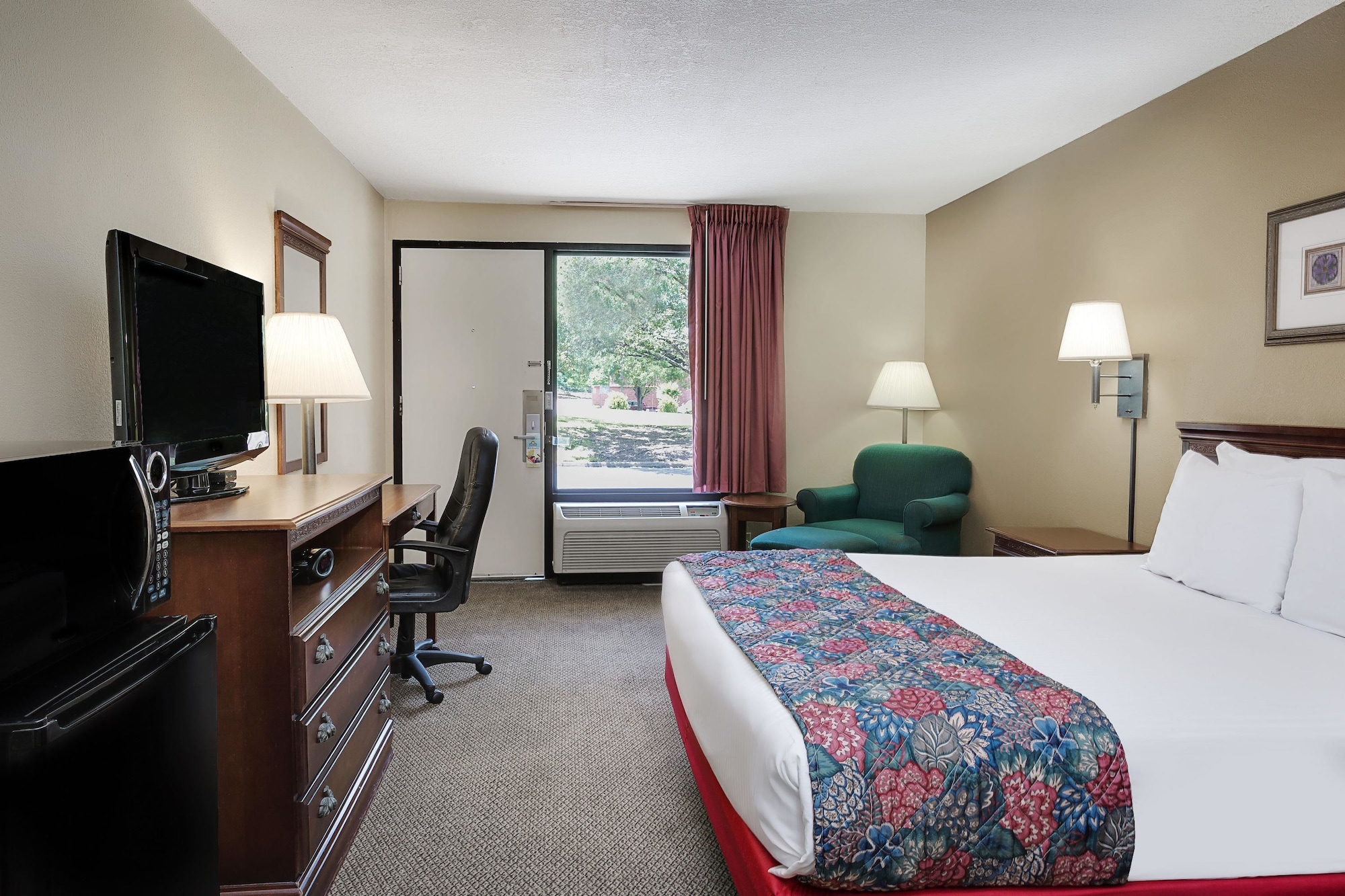 غرفة بسرير كوين، Days Inn by Wyndham Hoover Birmingham 7/10