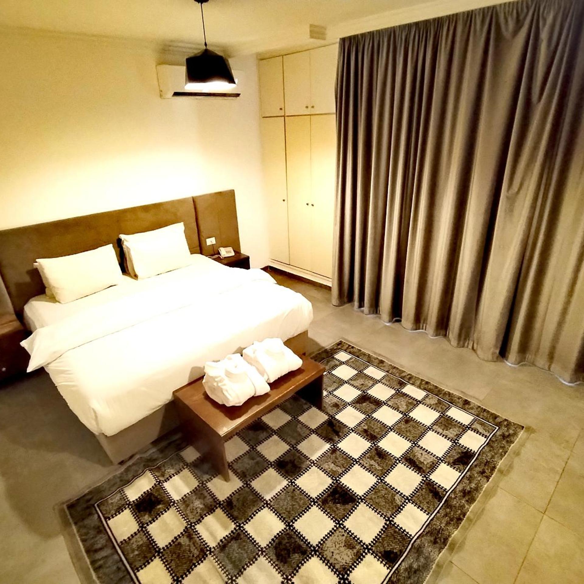 White House Suites 14/58