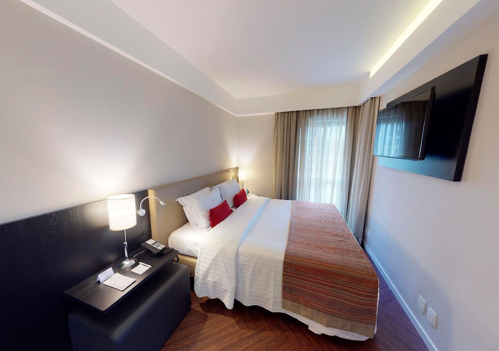 Estanplaza Funchal Faria Lima 13/57