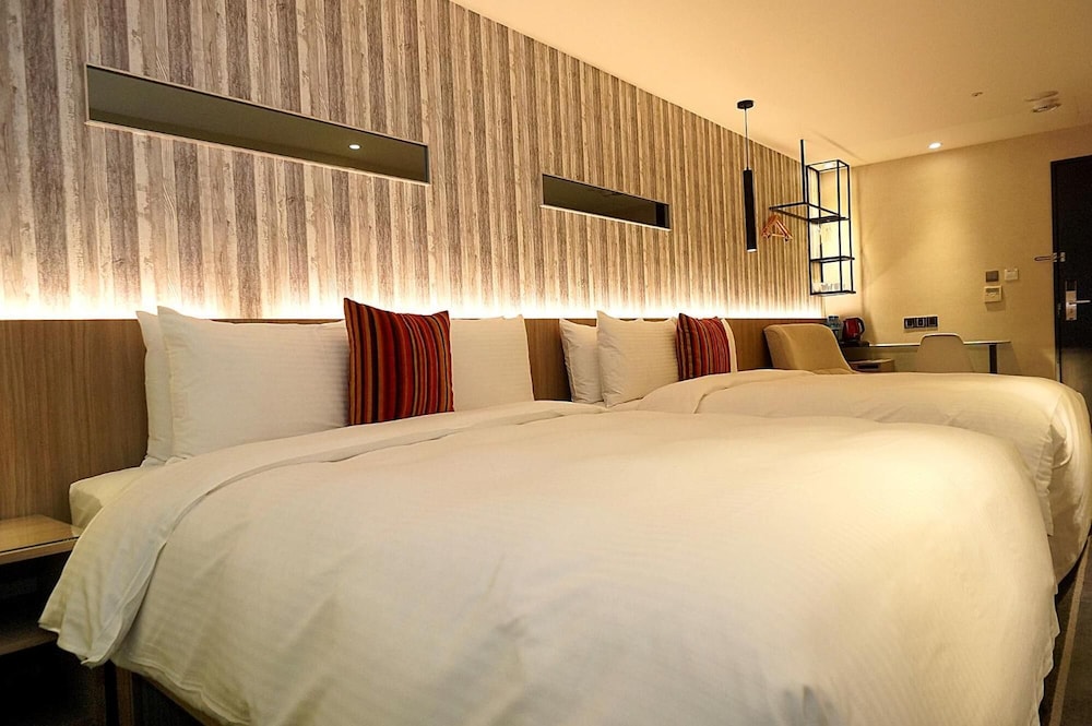 VIA HOTEL ZHONGXIAO 8/25