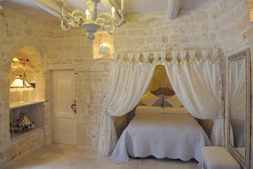 Romantic Trulli 8/23