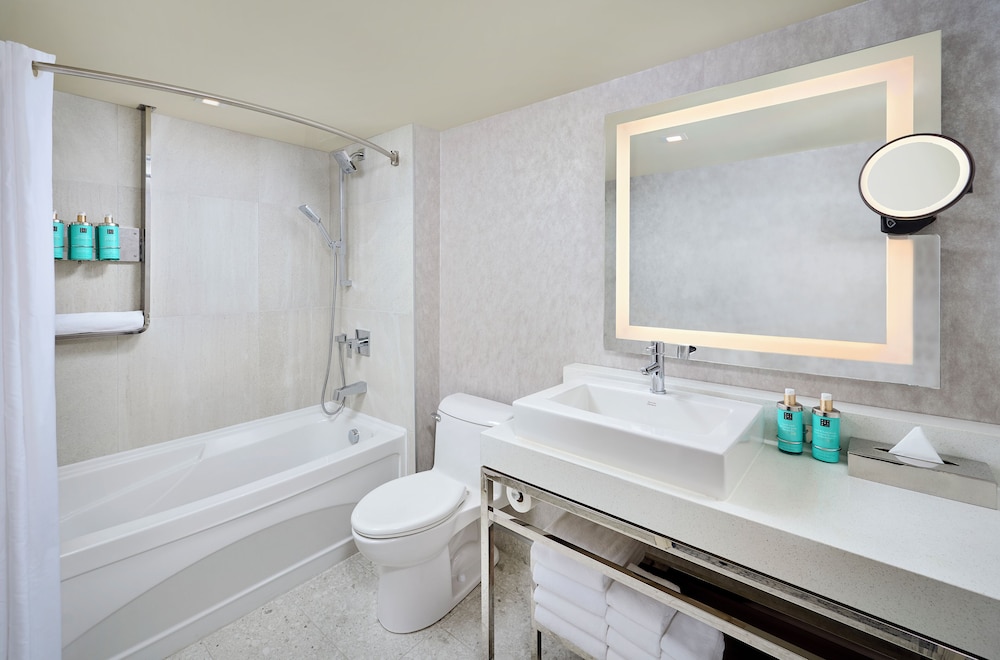 Novotel Toronto Vaughan 65/65