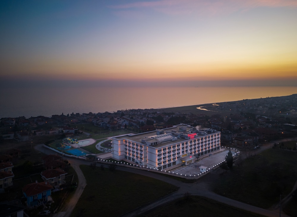 Ramada Plaza by Wyndham Silivri 58/64