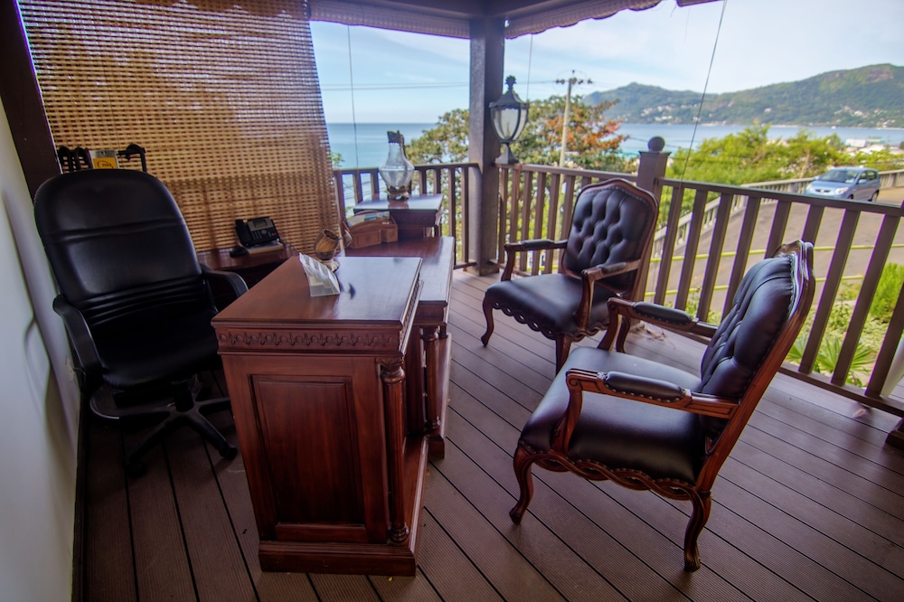 Treasure Cove Hotel 35/58