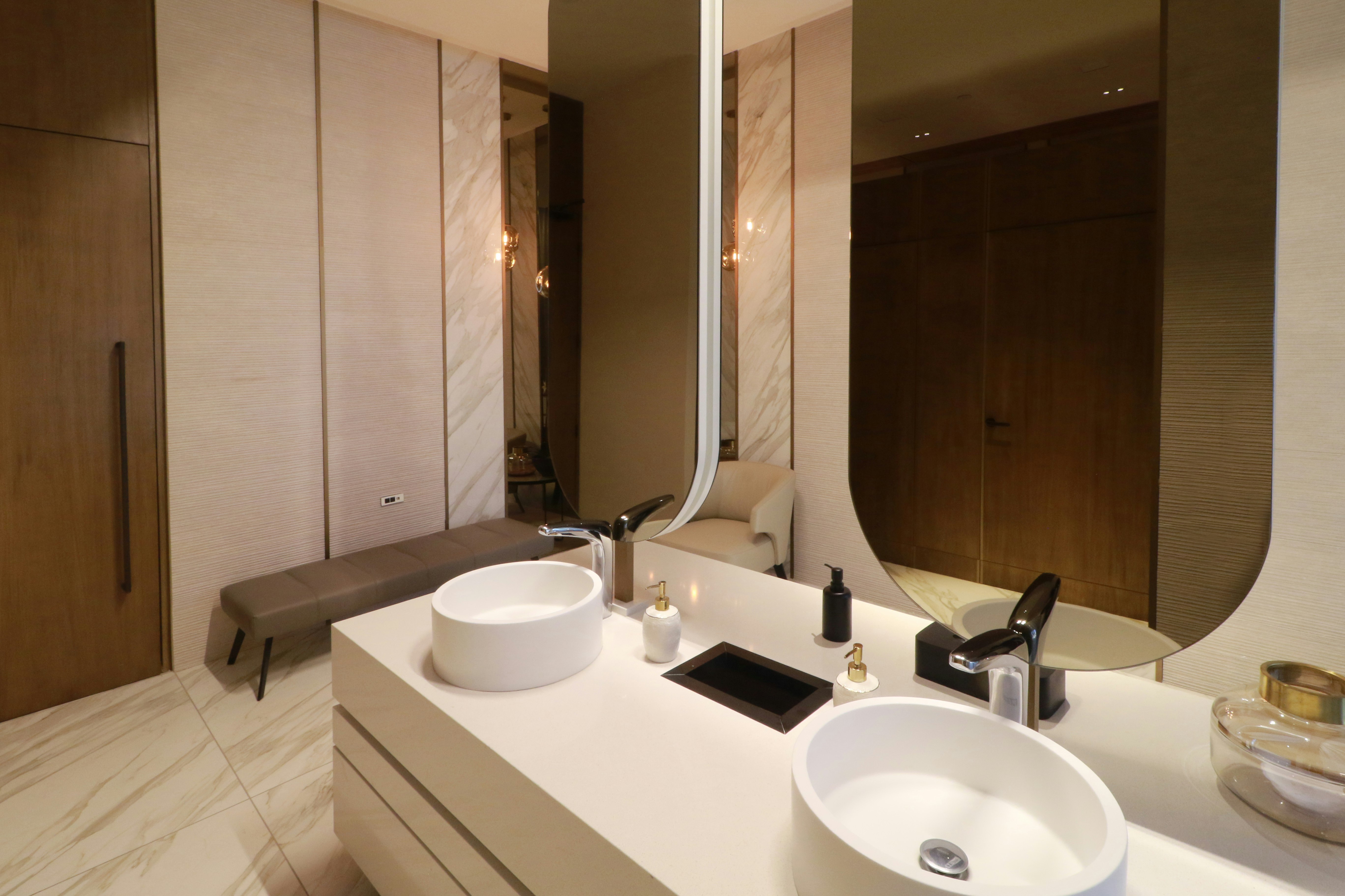 MS Milenium Monterrey Curio Collection by Hilton 76/77