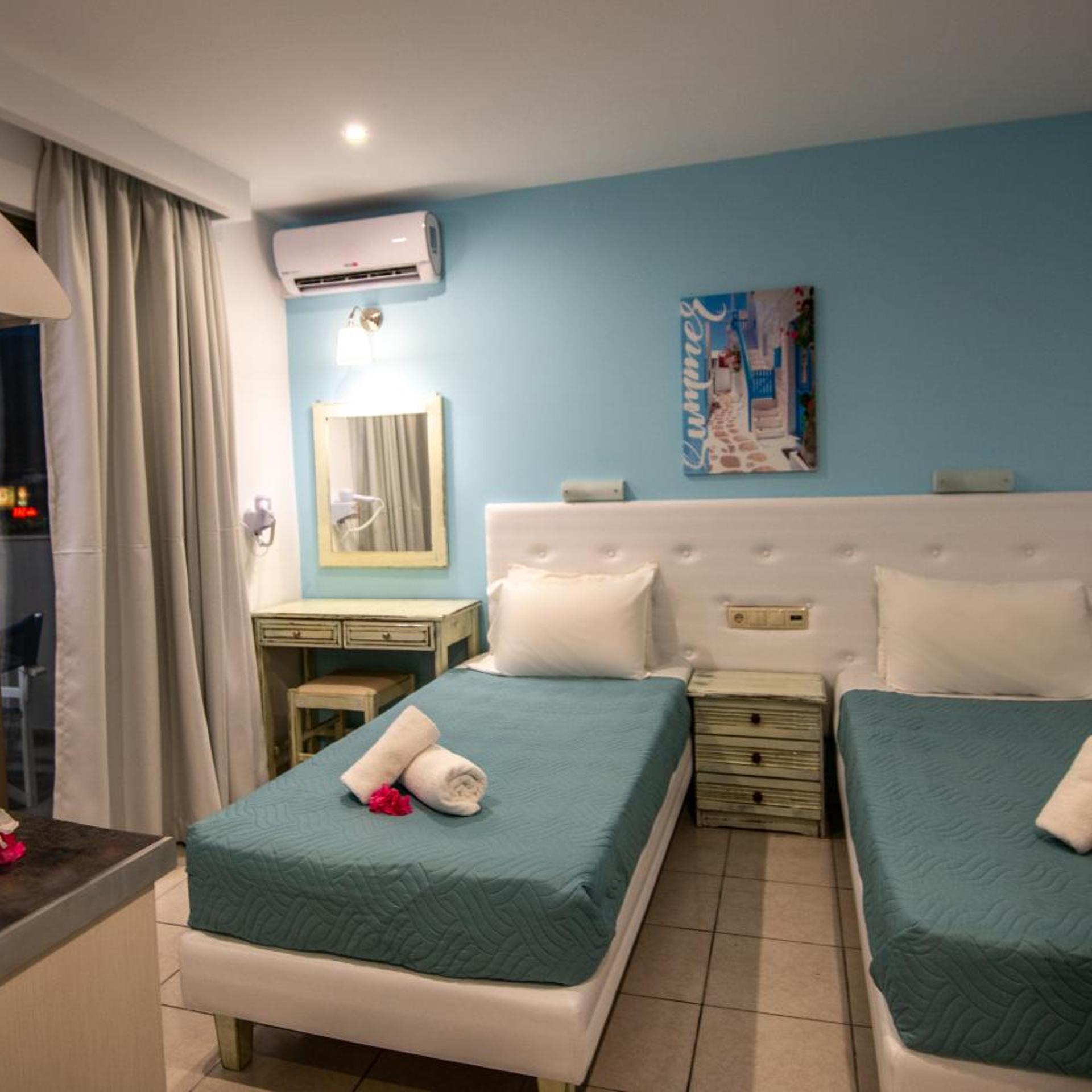 Superior, Studio, Double or Twin Bed, Lateral Side Sea View
