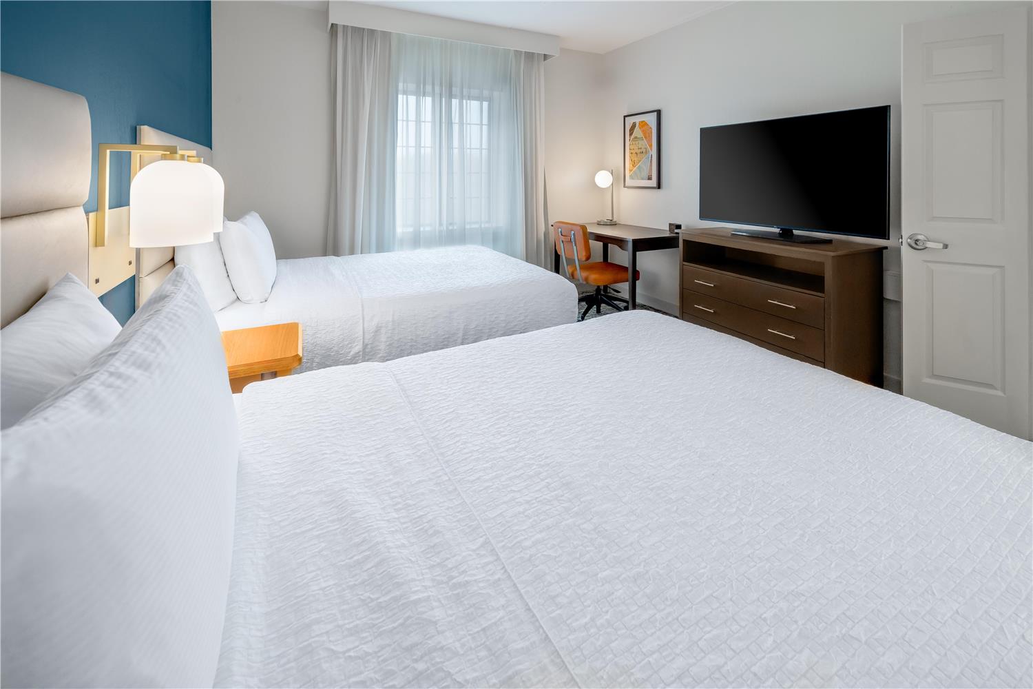 2 Bedrooms, Suite, King Bed, 2 Queen Beds, 2 Bathrooms