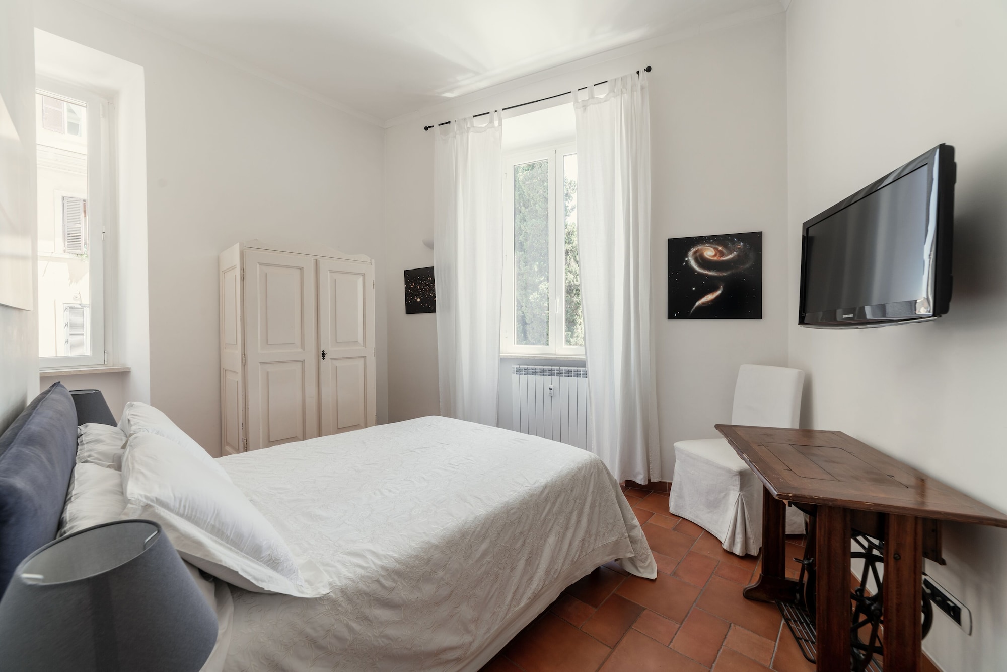 ROOM, DOUBLE BED