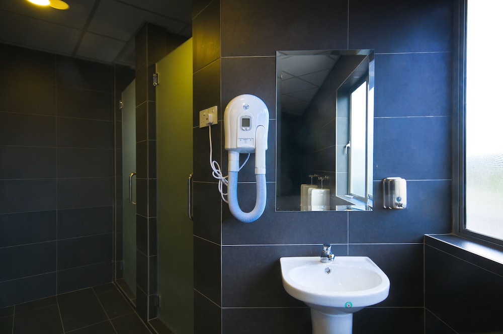 M Qube Hotel 25/27