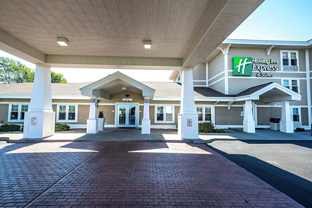 Holiday Inn Express Hotel Suites Iron Mountain 54/57