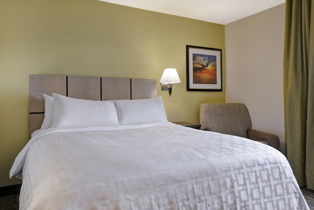 Candlewood Suites Indianapolis - South 17/77