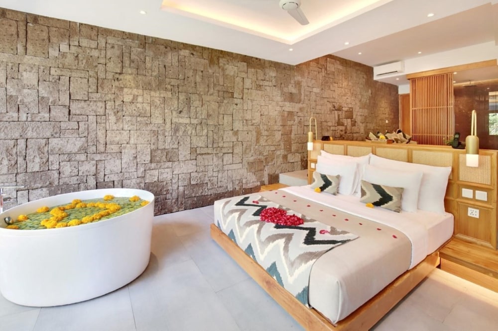 GRAND, SUITE, FOREST VIEW