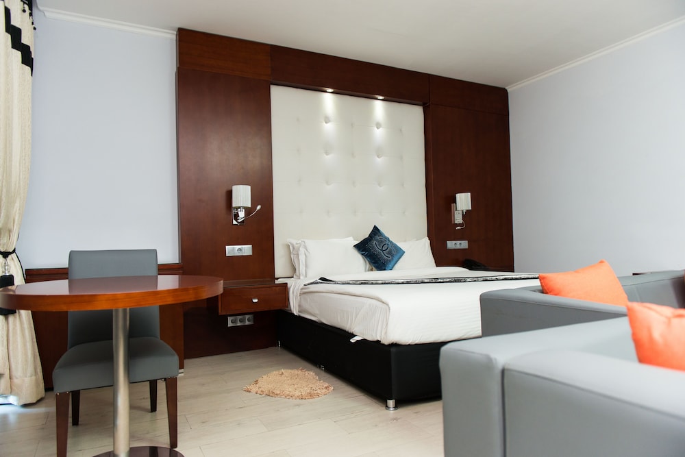 NEW HOTEL NAMPULA 10/50