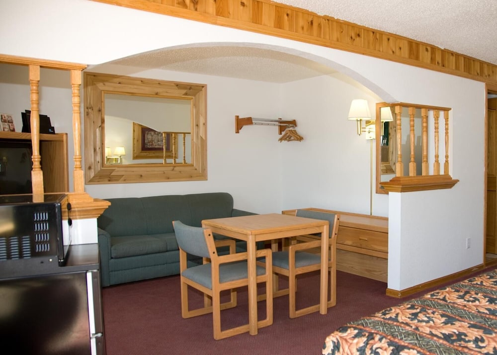 North Country Inn & Suites 33/39