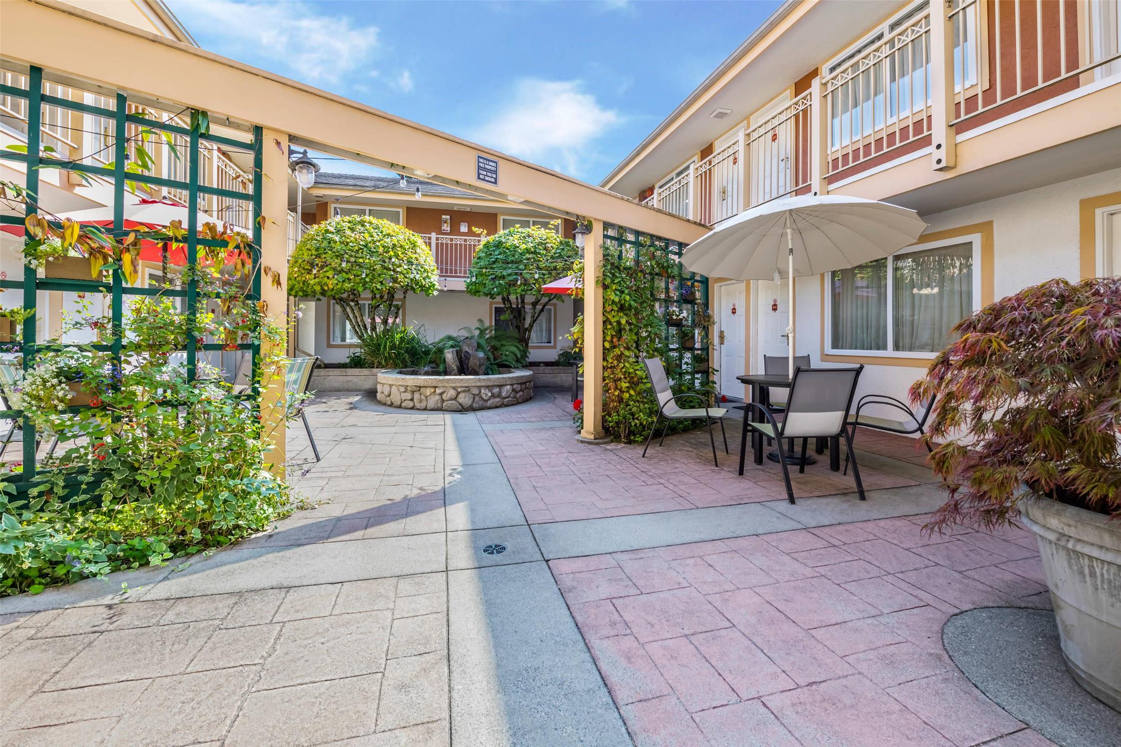 Econo Lodge Inn & Suites North Vancouver 17/52