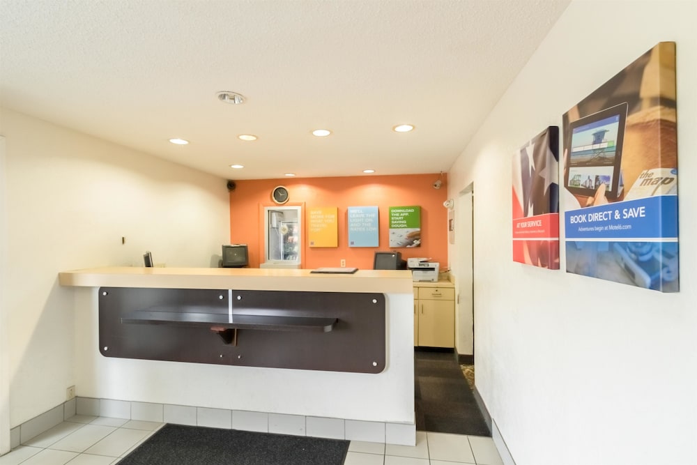 Lobby at Motel6 Crawfordsville, IN, CRAWFORDSVILLE - IN