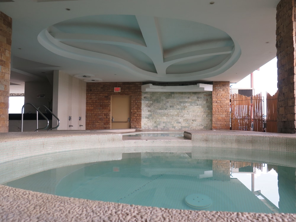 The Pinnacle Hotel And Suites 38/61