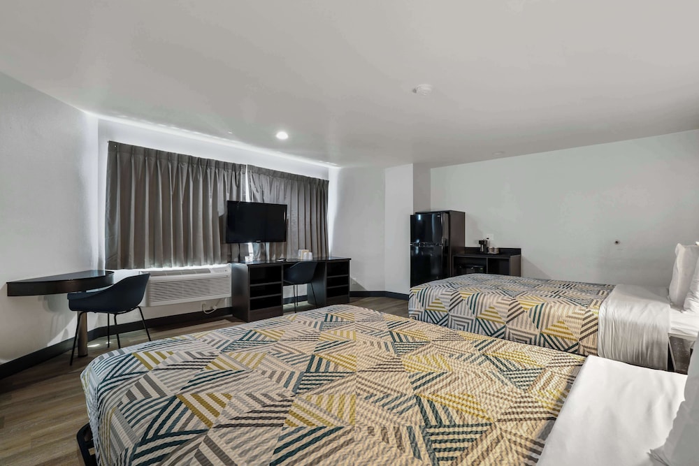 Studio6 Suites Escondido, CA 18/25