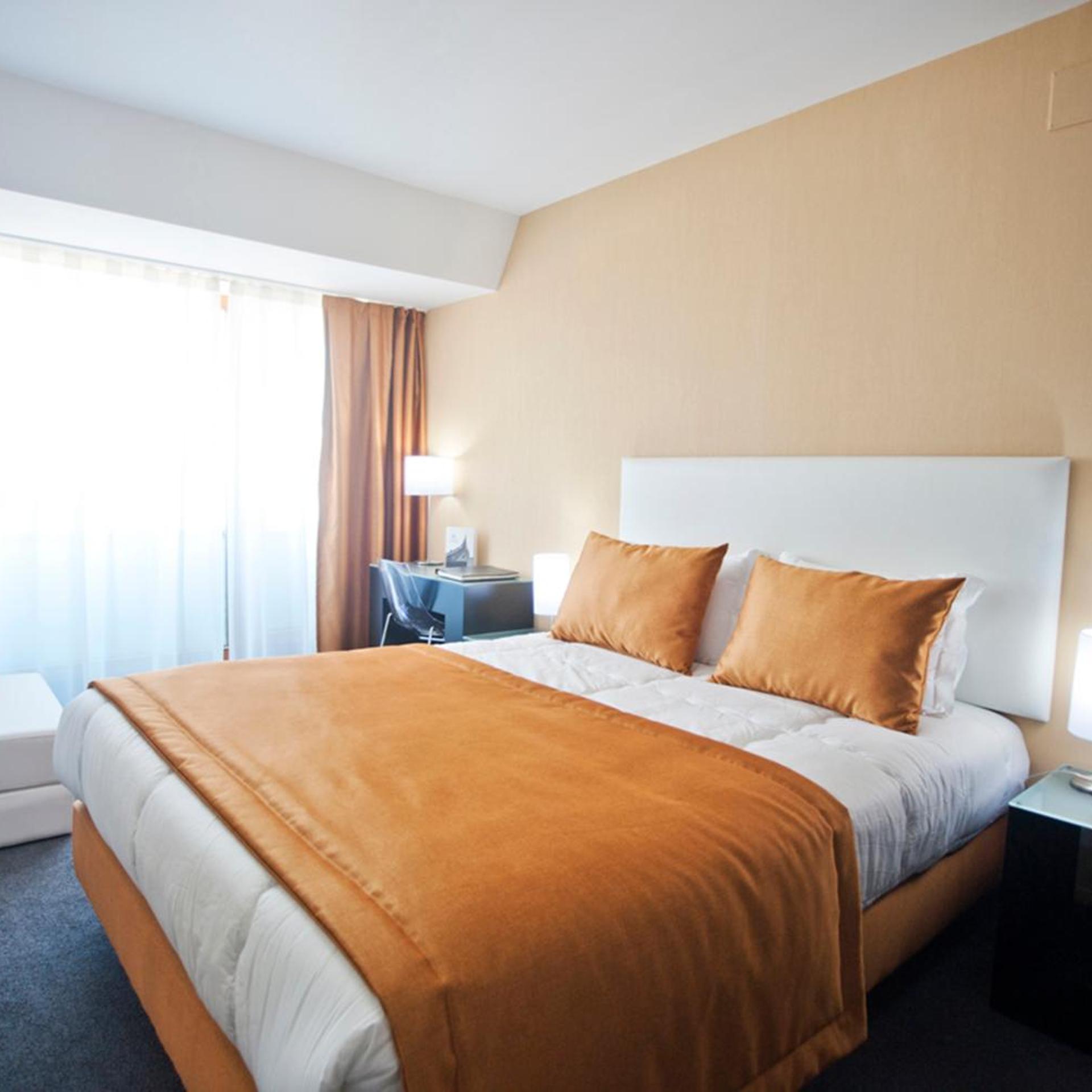 Room, Double or Twin Bed