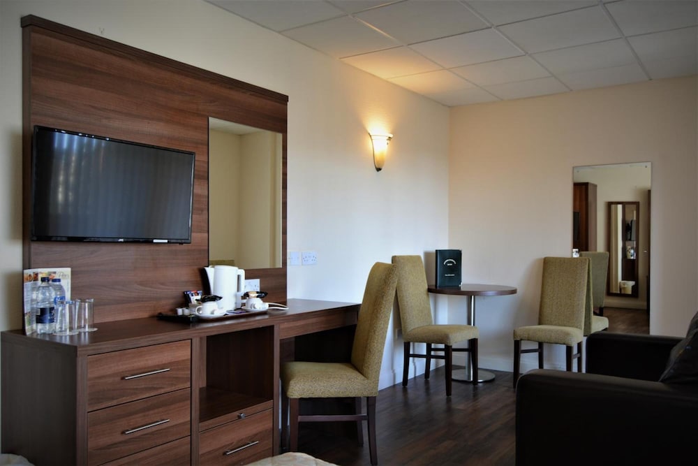 Oliver Cromwell Hotel 34/50