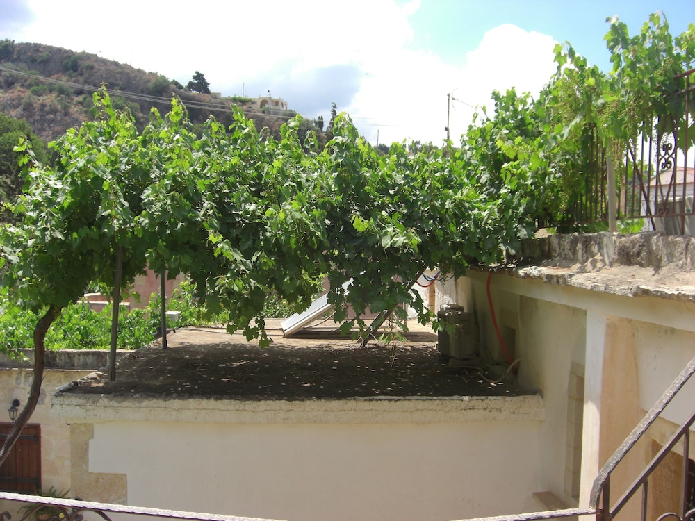 Patriko Traditional Residence 38/50