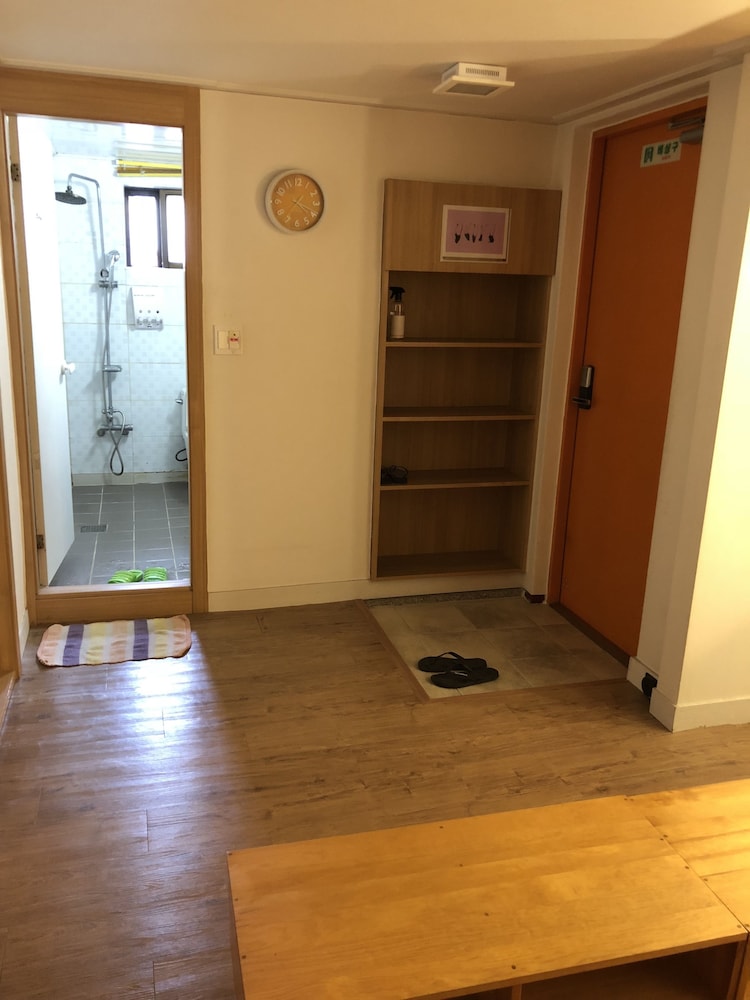 High Street Guest House 25/50