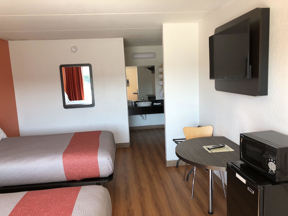 Motel6 Brunswick, GA 31/42