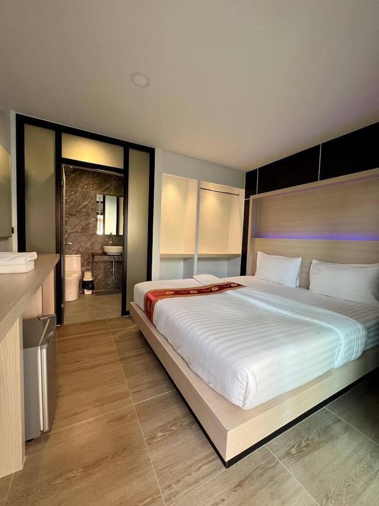ROOM, STANDARD BUILDING