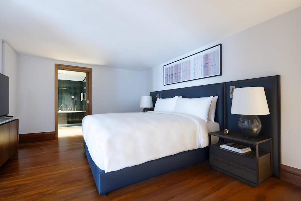 Suite, King and Twin Beds