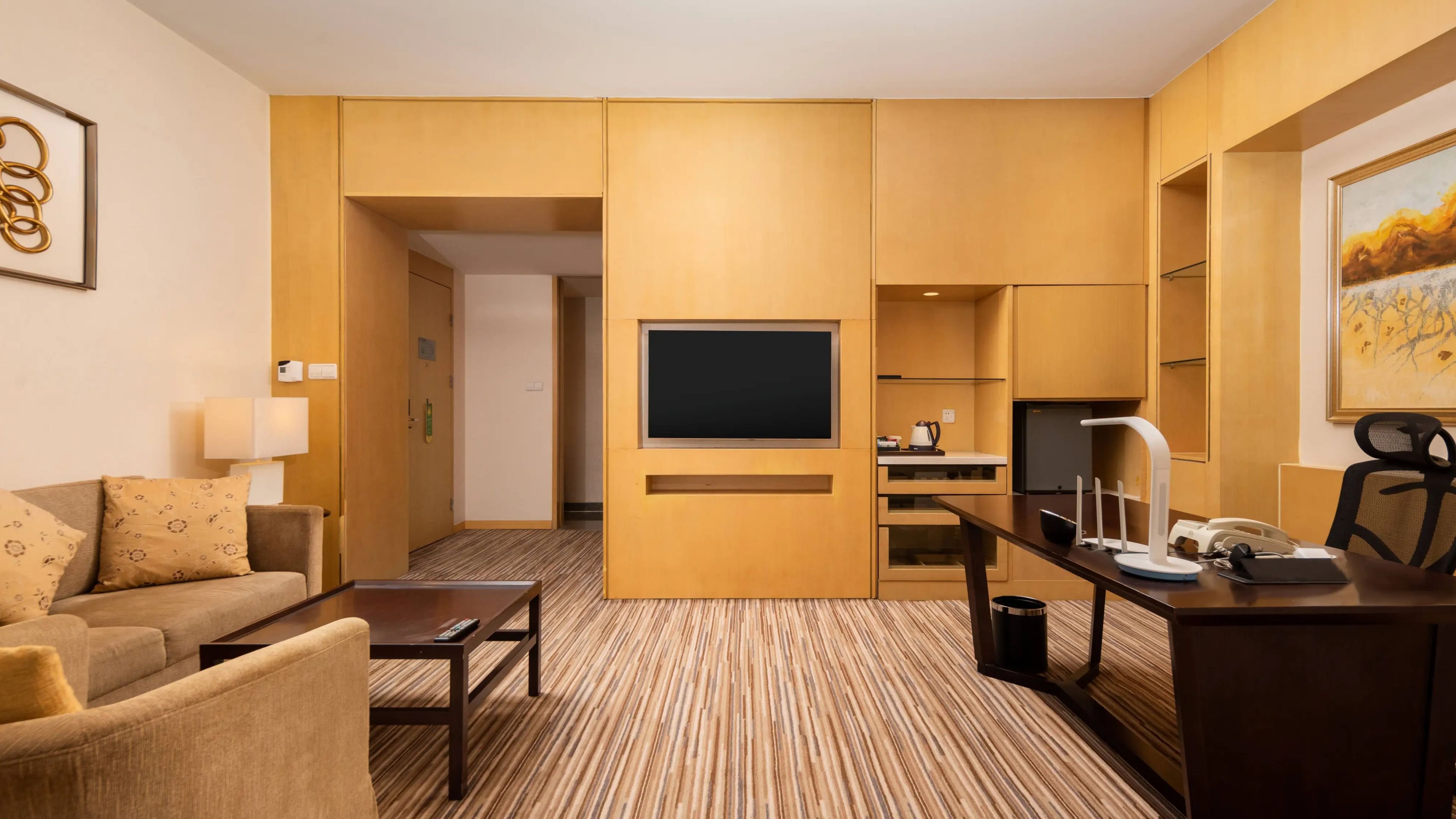 HOLIDAY INN SHIJIAZHUANG CENTRAL 44/77