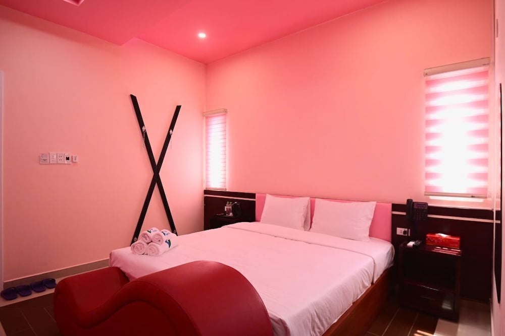 A Hotel 15/38