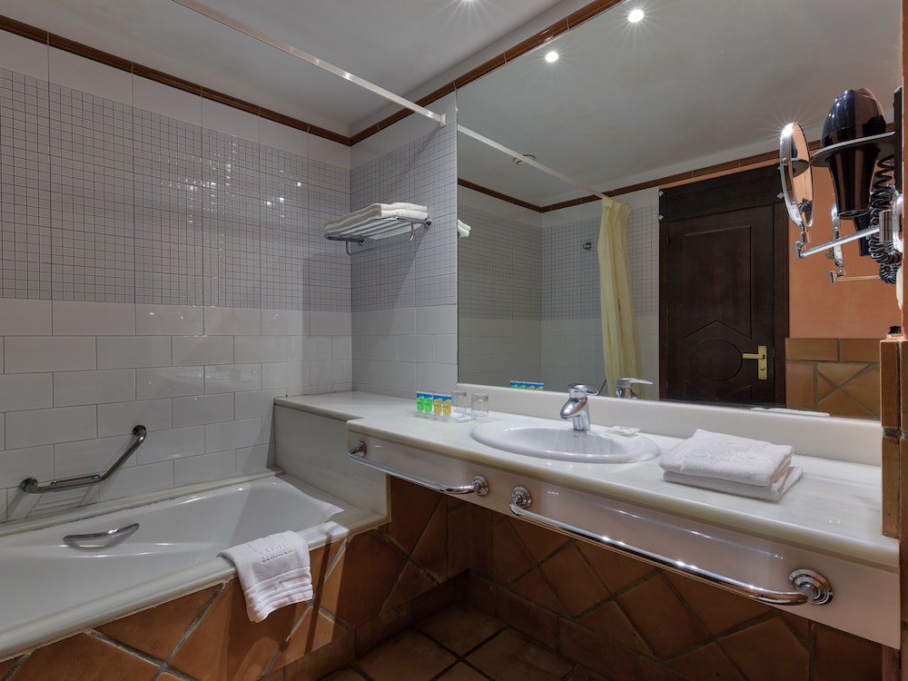 Hotel Ibersol Almunecar Beach and Spa 23/67