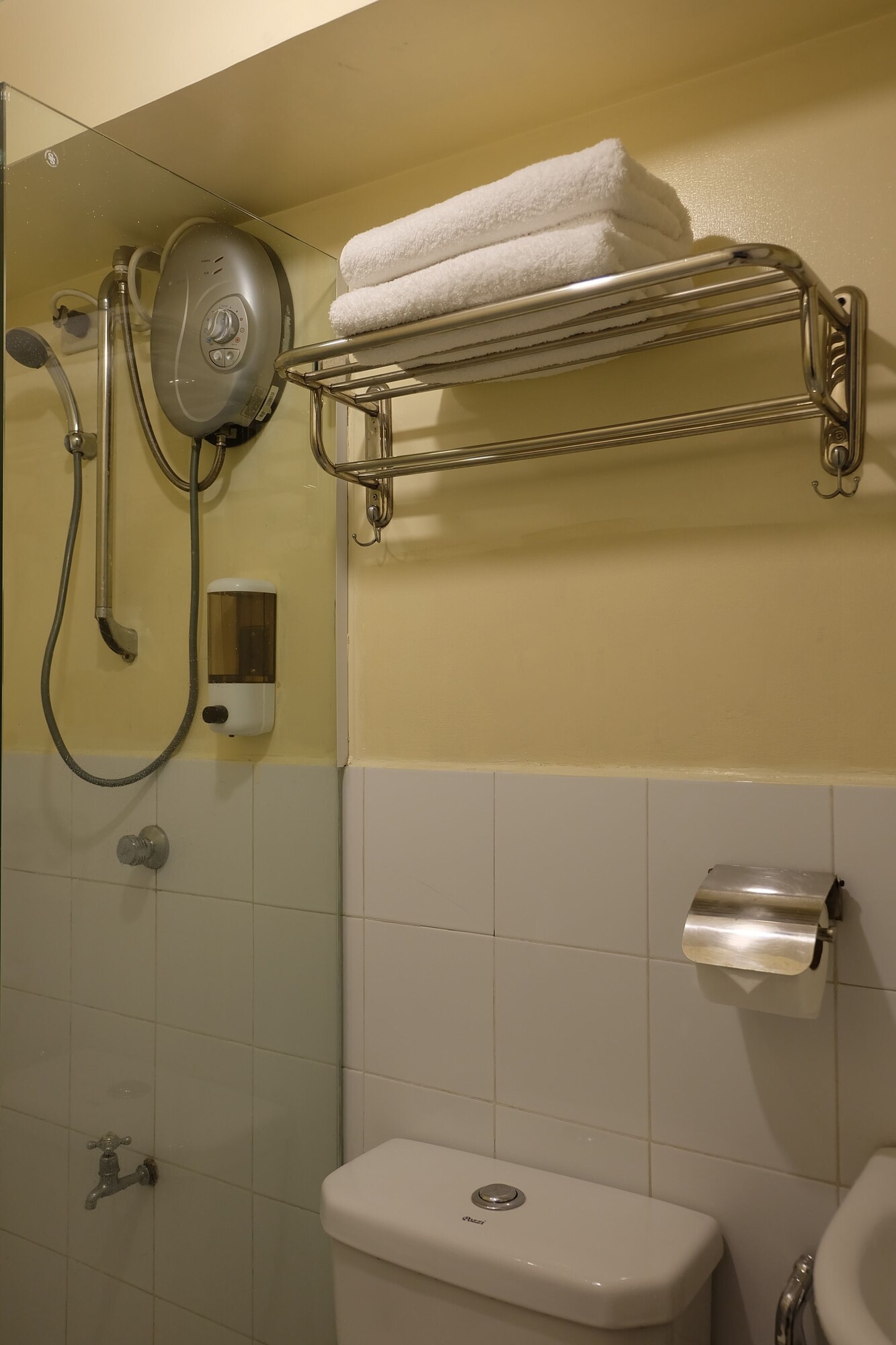 Deluxe, Triple, 1 Double and 1 Single Bed, Spaces By Eco Hotel 2/2